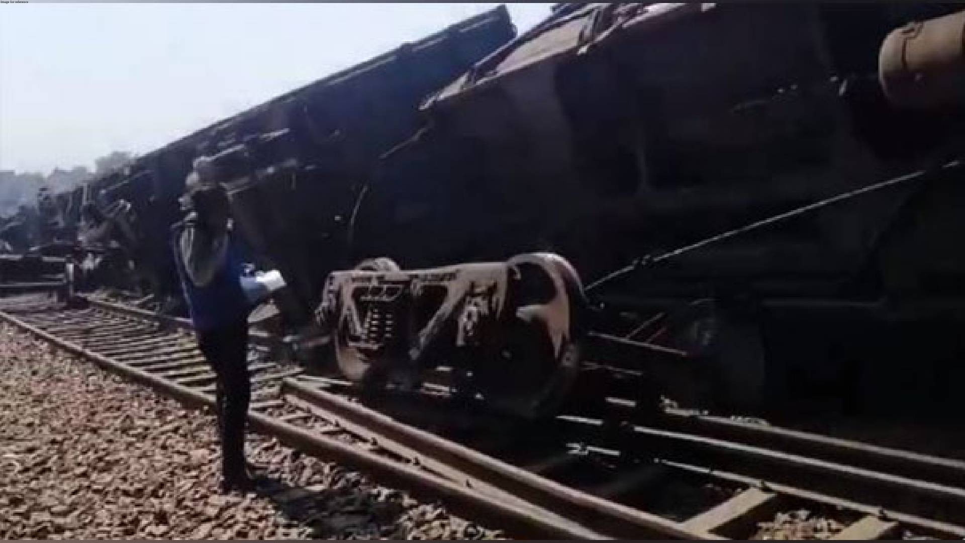 Ten wagons of goods train derail in Delhi